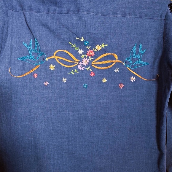 Vintage 60s–70s Levi’s Denim Button-Up Shirt•Hand-Embroidered•Classic Chambray - Picture 4 of 9